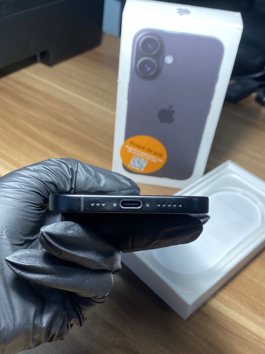 iPhone 16• 128 GB • Black