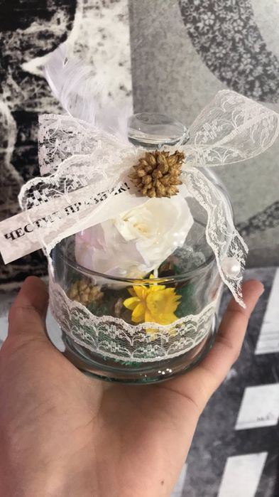 Вечна роза в стъкленица