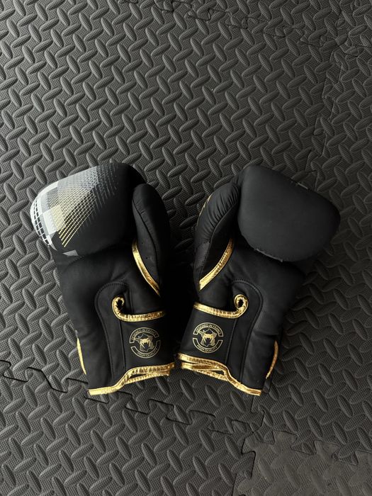 Боксови ръкавици Venum ,,Skull crusher” 12 oz.