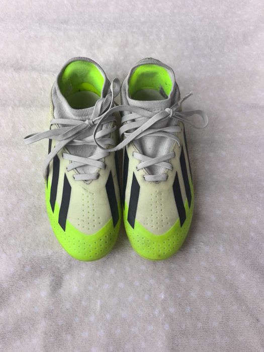Детски бутонки adidas номер 34 стелка 21см. В добро състояние