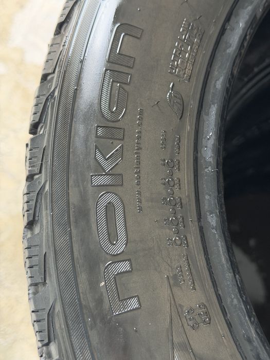 235/55/17 комплект шины Nokian