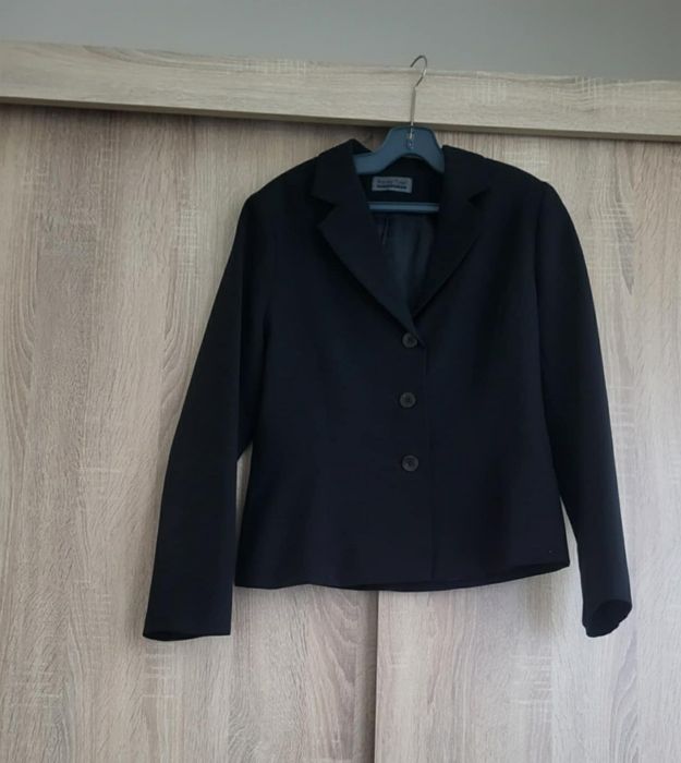 Дамско сако продавам