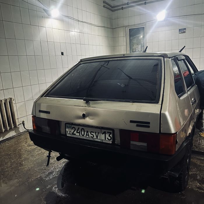 Машина Ваз 2109.