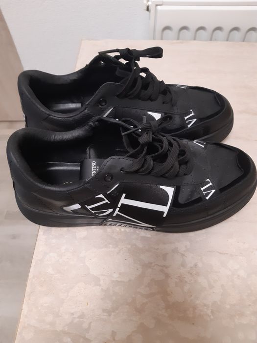 Adidasi piele Valentino nr 40