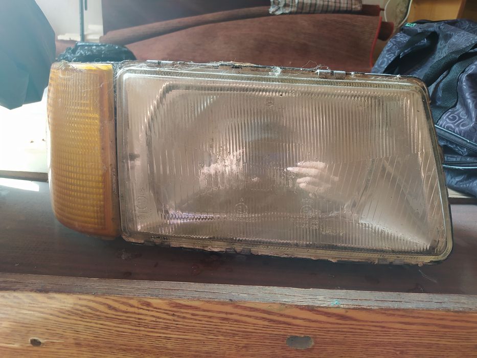 Правая фара Ауди