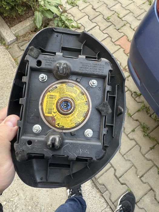 Piese Logan  TRIPLA STOPURI cu defecte ! si Airbag 150 lei logan 2