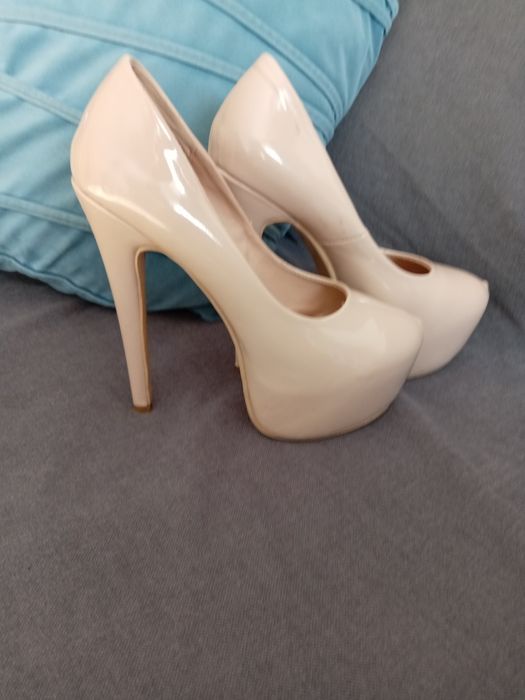 Продам туфли на каблуках