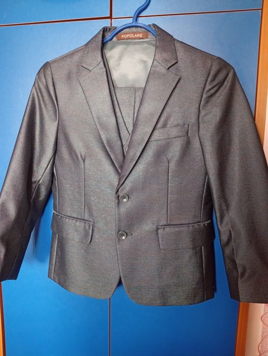 Продам детский костюм тройку