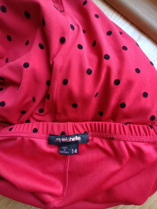 Официални блестящи рокли с лоторки сребристи златисти и черни цветове.