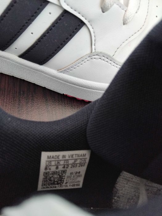 Adidas- маратонки 42