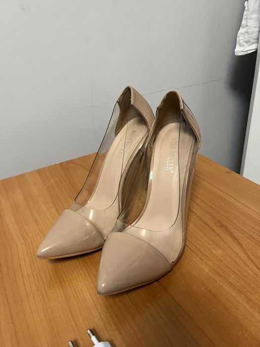 Женская обувь разной модели