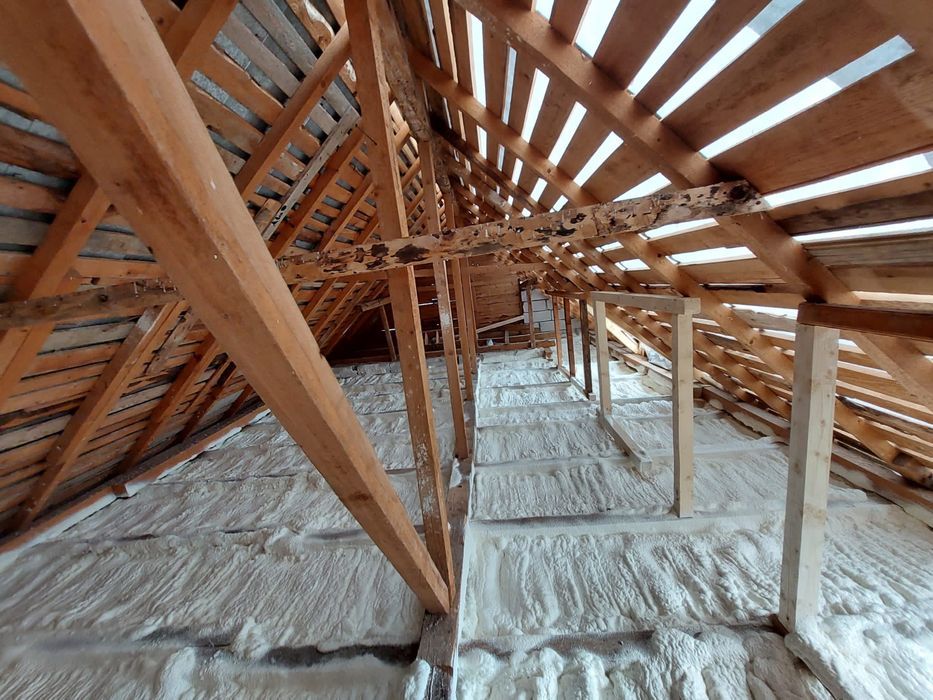 izolatie spuma poliuretanica izolatie casa izolatie mansarda hala pod
