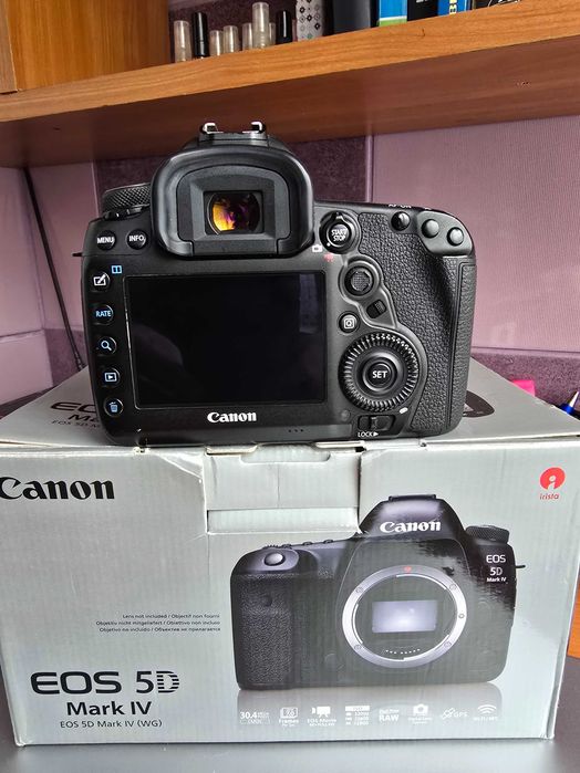Canon 5D Mark IV 3000 cadre + 3 acumulatori + card CF