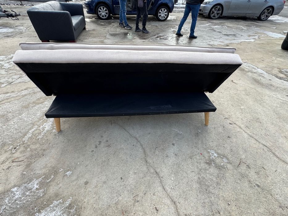 Бежов диван с функция сън