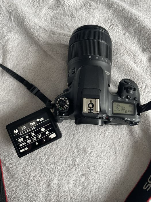 Canon EOS 77D + Obiectiv 18-135mm Nano USM + 2 filtre Hoya + accesorii