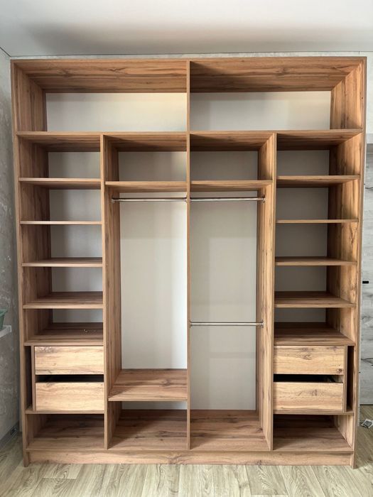 Сборщик мебели .