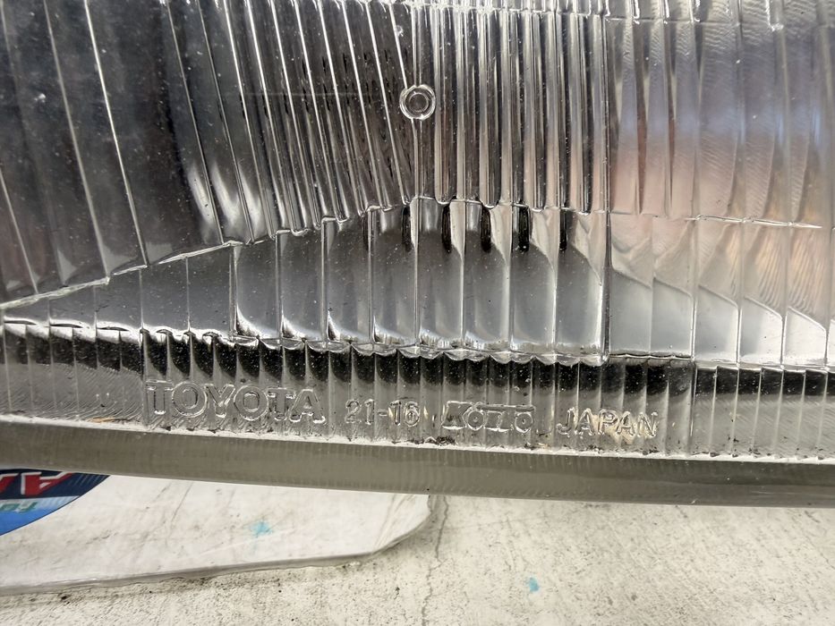 Фары тайота карина е оригинал