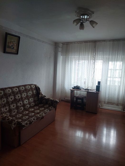 Vand apartament  cu 2 camere decomandat