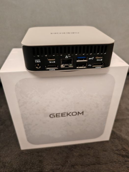 Vand mini PC Geekom A6 ca nou, desigilat