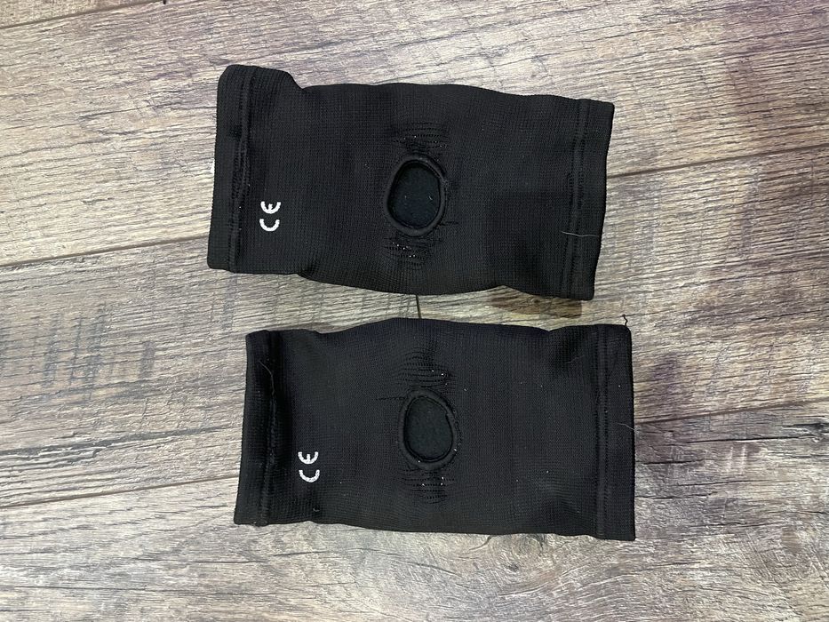 Боксови ръкавици чорапи и протектори на Venum Evo