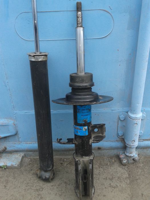 Продам амортизаторы пружины на БМВ 3.5. 7.