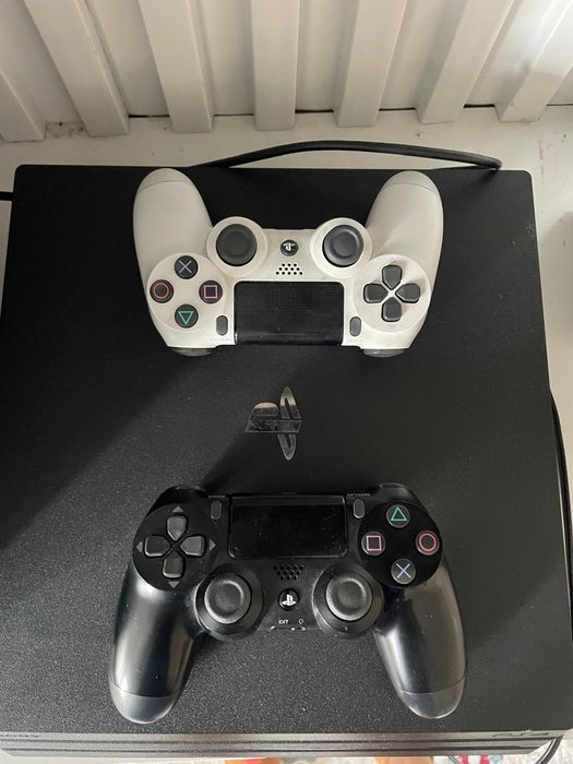 Playstation 4 PRO +2 джоистик