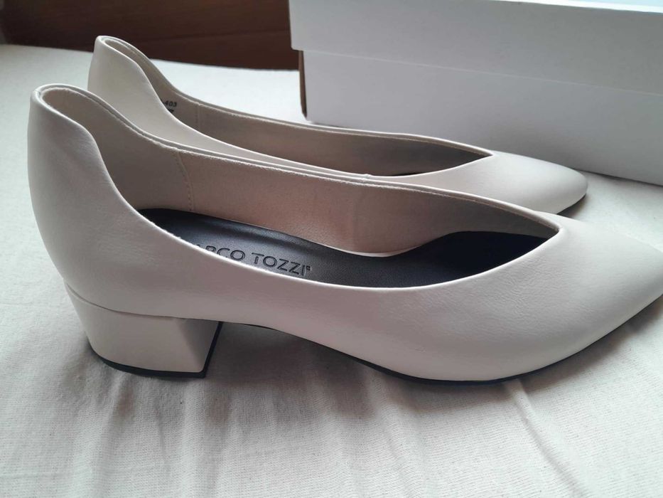 Бели обувки Marco Tozzi, немски, р-р 37, кожени, с малък ток, елегант