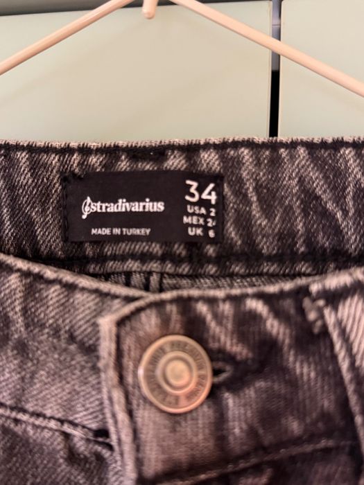 Дънки с камъни Stradivarius