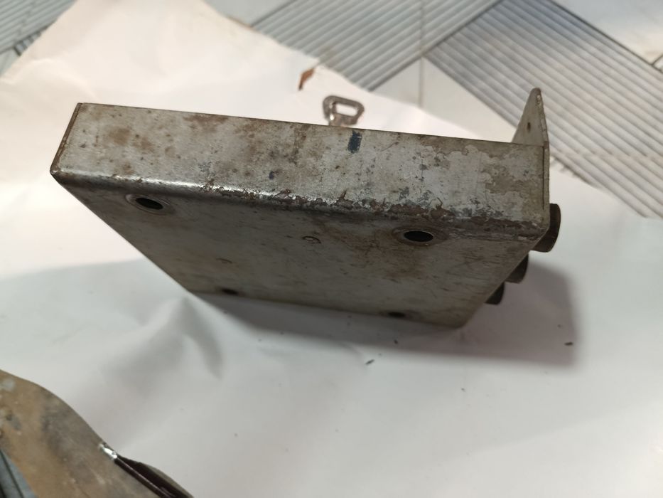 Замок для гаража с ключом