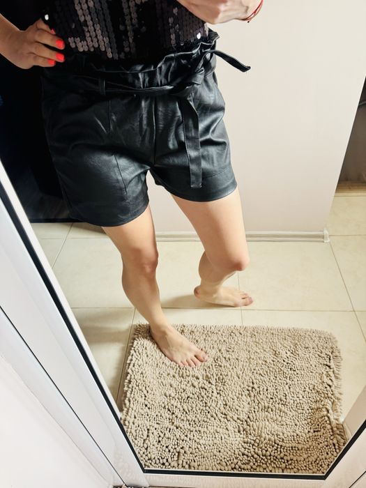 Кожени къси панталони