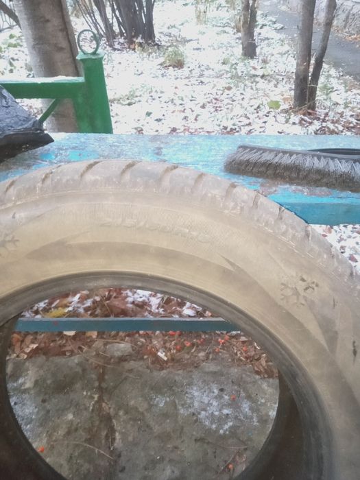 Продам зимние шипованные резины