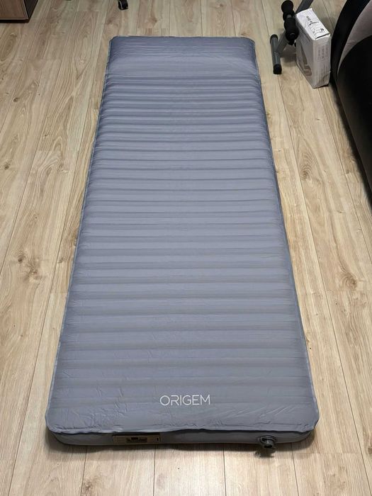 Saltea autogonflabila, cu spuma, pompa cu acumulator integrata, noua