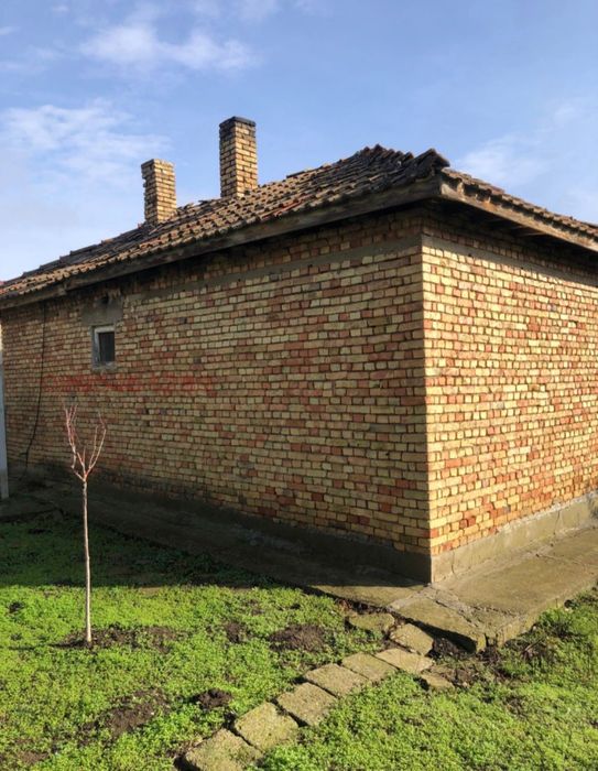 Семейна къща с двор - гр. Вълчи дол, обл. Варна