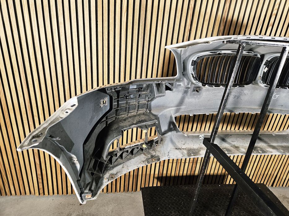 BMW seria 5 2014/2016 F10 F11 M-pachet Bara fata facelift BF3744