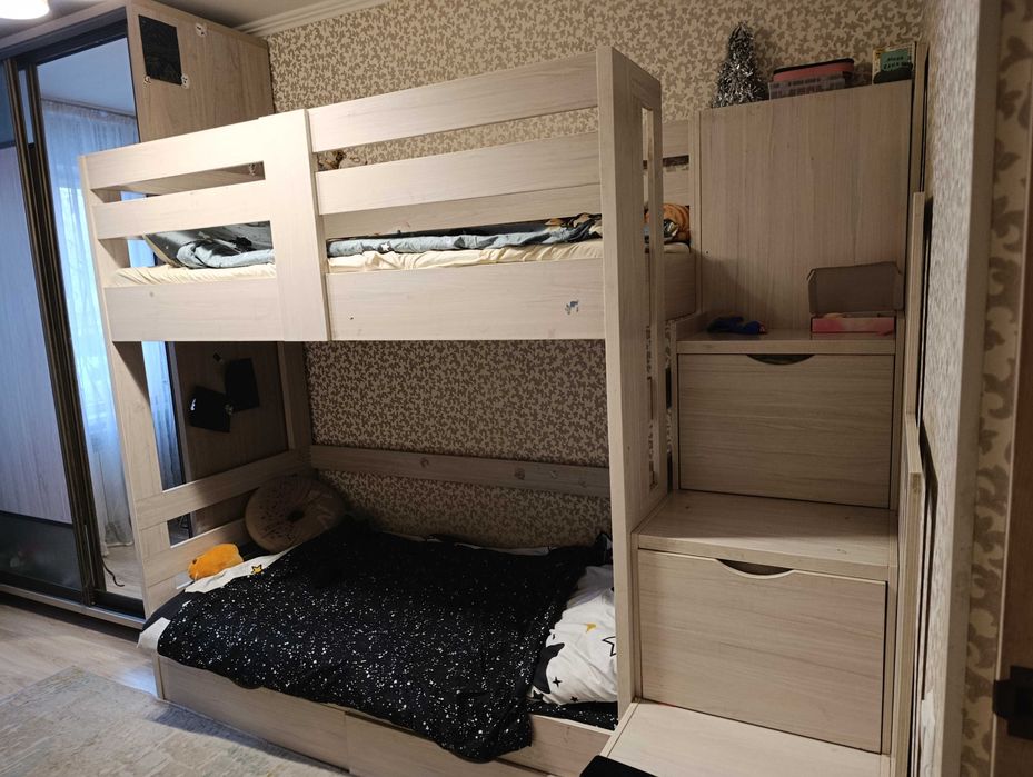 Двухъярусная кровать