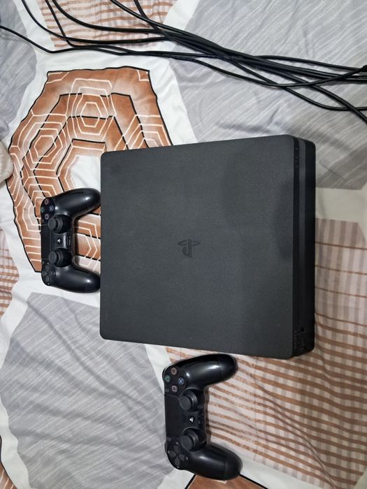 Ps4 slim 500gb 2 jocuri 2 manete originale