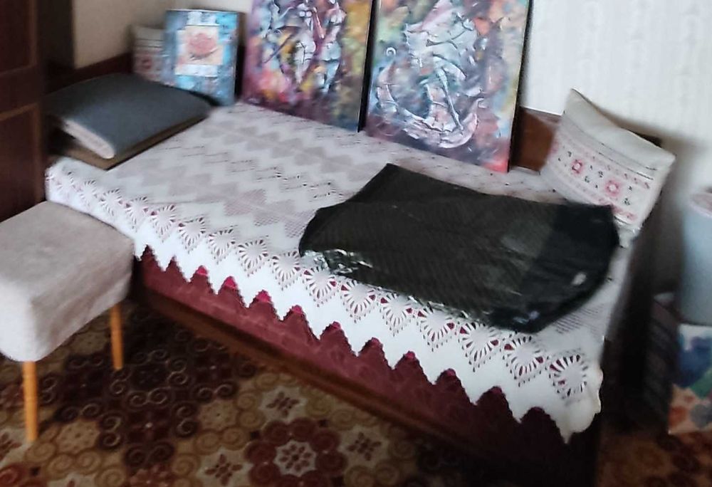 Подарявам  гардероб, холна гарнитура, легло, шкаф обувки, легло и др.