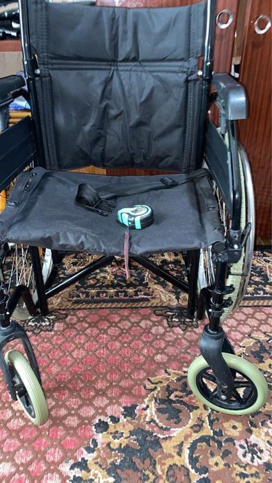 Срочно продам инвалидное кресло за 30000, торг