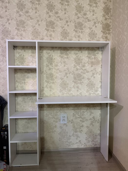 Продам компютерный стол .