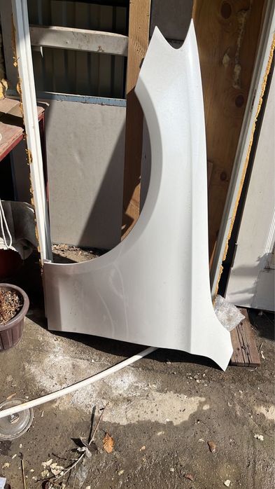 Mercedes e200  крыло левый