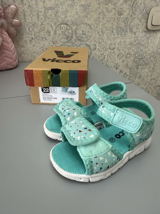 Продам детские сандали