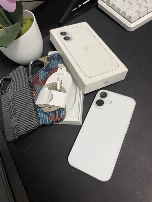 Продам Iphone 16
