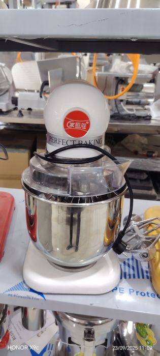 B7 mixer reminli va bez reminli oq qizil va gold ranglari bor