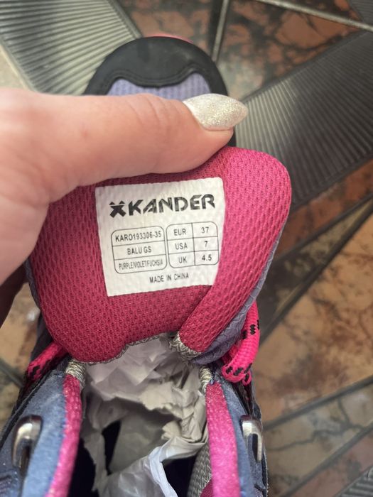 Детски сандали, маратонки и боти.