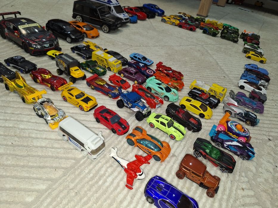 Продам машинки Hotwheels, оригинал.