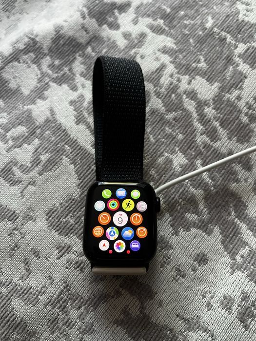 Продам часы Apple watch SE