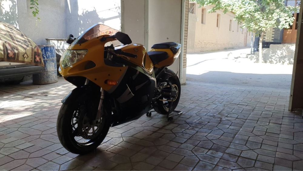 Suzuki gsxr 750