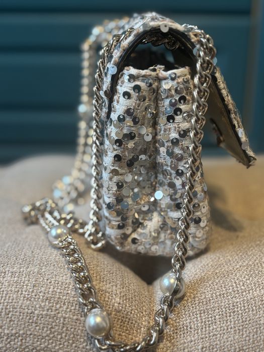 Poseta eleganta Guess