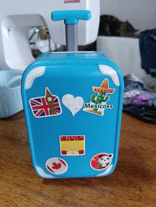 Продам фирменный детский чемоданчик