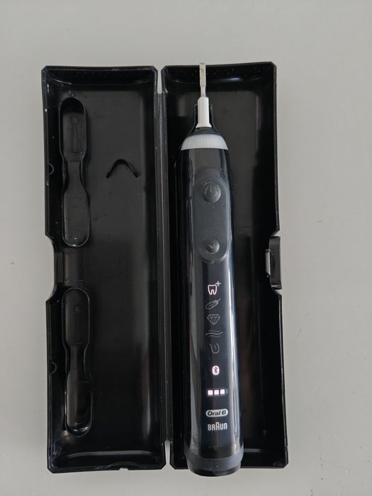 Oral-B Genius X - Periuță Electrica, Cutie Transport, Încărcător, cu Aplicație (Capetele nu sunt incluse)